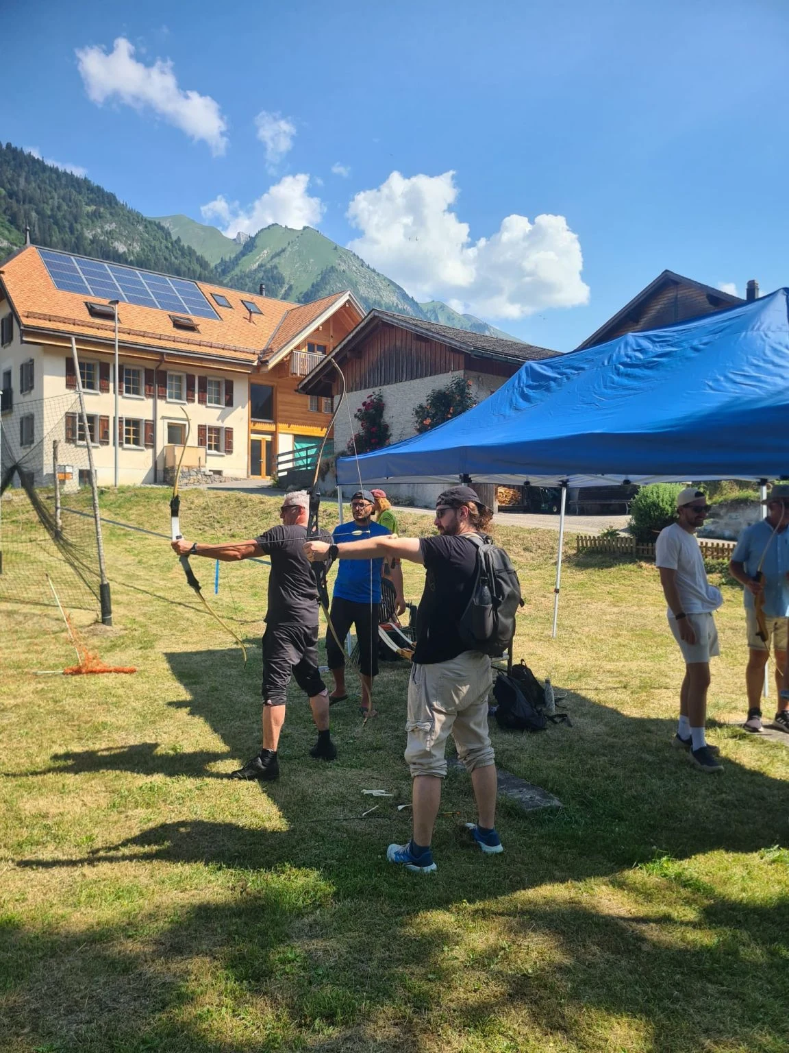 Tir à l’arc en plein air lors de la sortie d’été de l’équipe Aubry